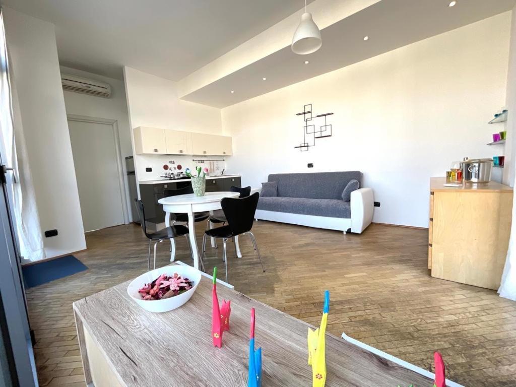 Your Apartments In Navigli District 밀라노 외부 사진